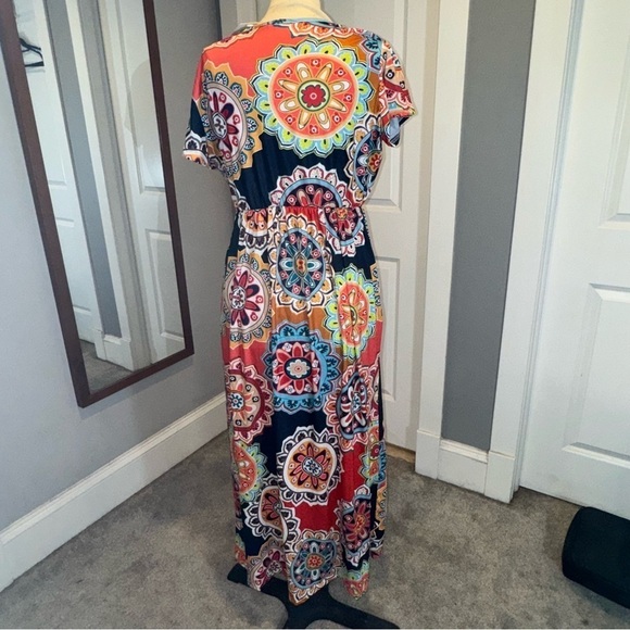 Clear De Vague Mandala Print short sleeved maxi dress with pockets size 2X - Picture 6 of 9